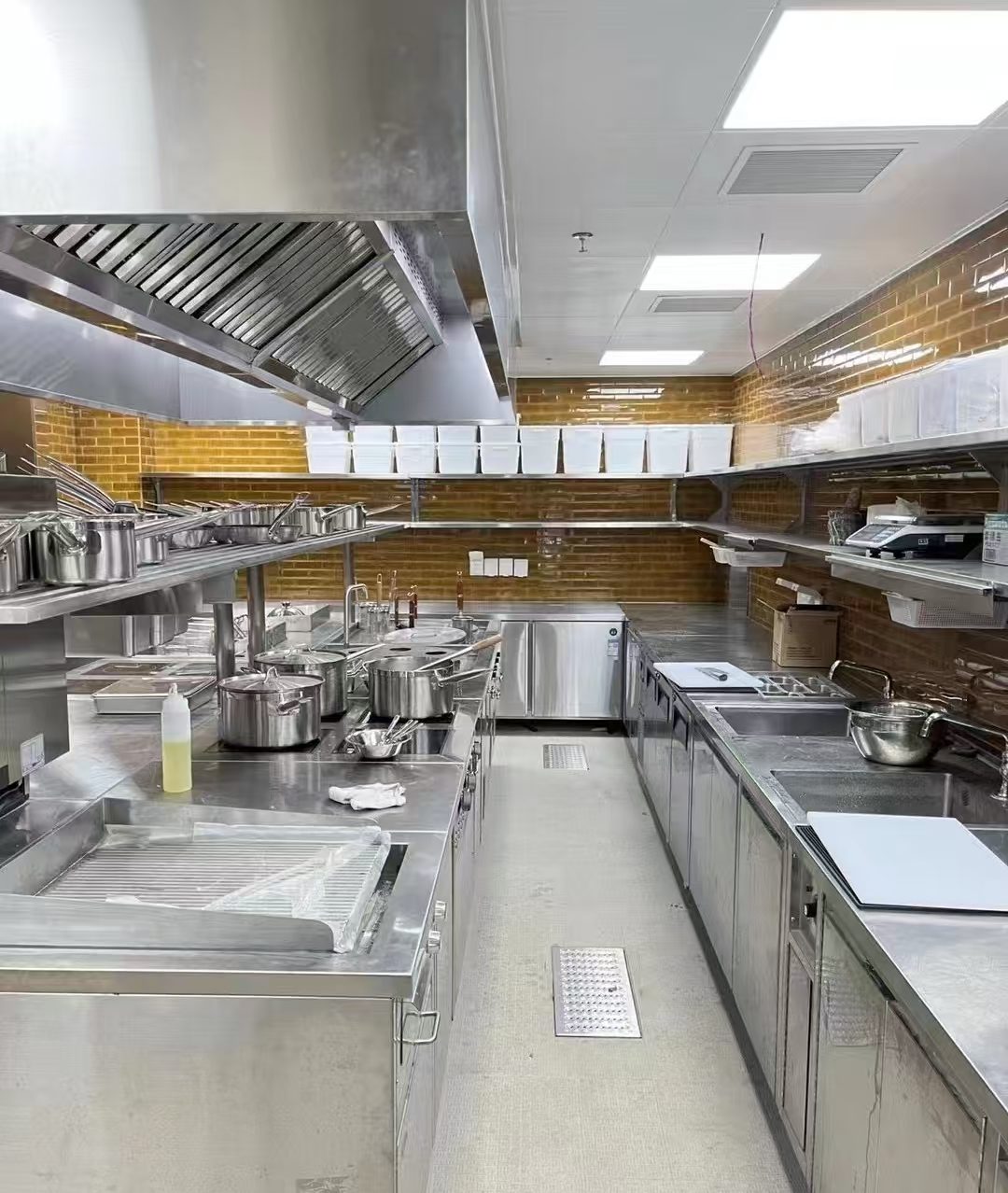 Overall kitchen